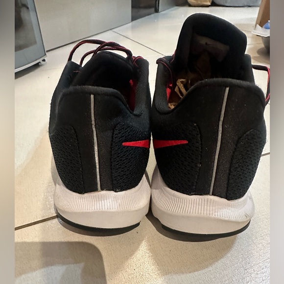 Nike running sneakers black and red 13 US - Picture 4 of 10